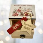 Ξύλινη Μπιζουτιέρα με Μπρελόκ -Καλή Χρονιά Νονά-